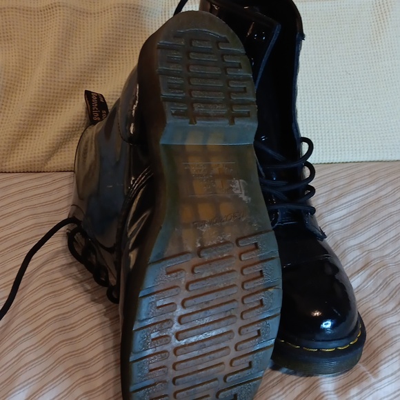 Patent Leather 8 eyelet Dr Martens boots - Picture 5 of 6